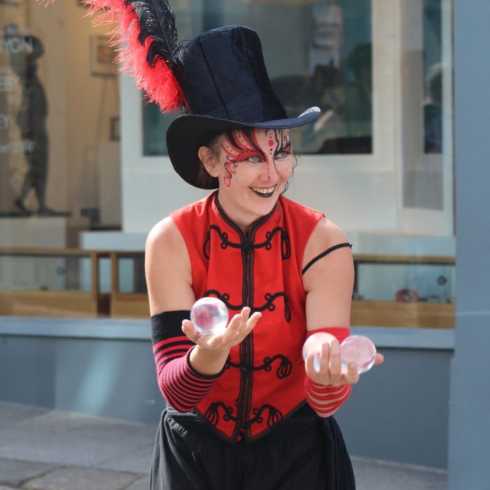 Street performer in St Ives